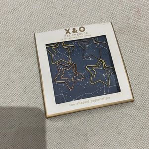 X&O paper goods 10 star shaped paper clips
